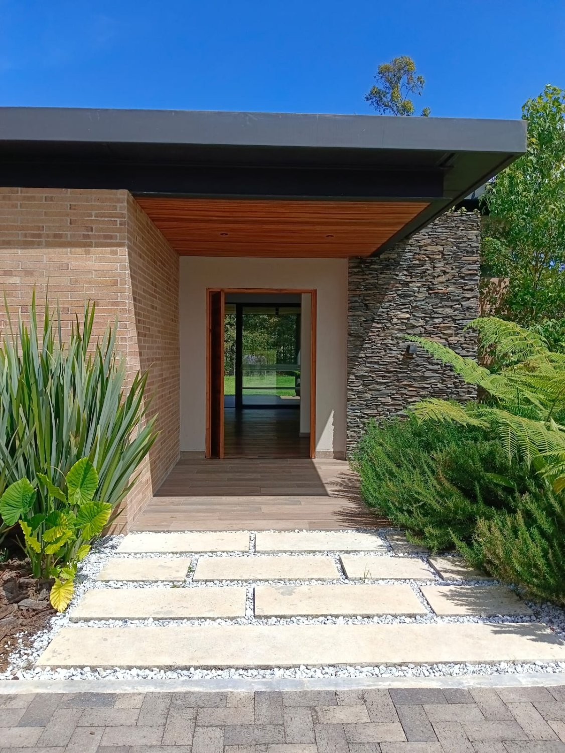 Se Renta o Vende Exclusiva casa en el sector de llano grande  - Image 3