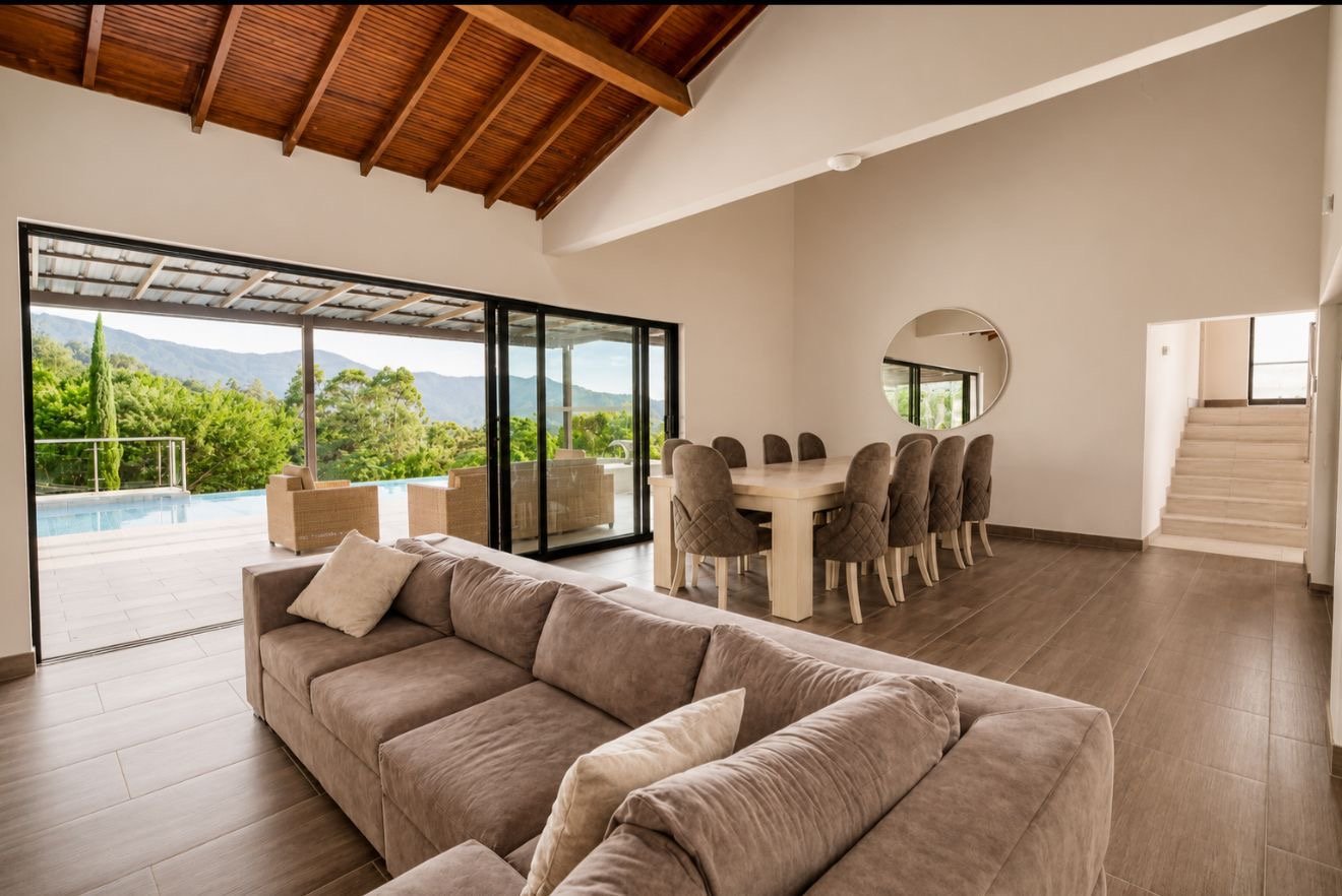 Exclusiva Casa con zonas húmedas con vista a la ciudad en envigado  — 13