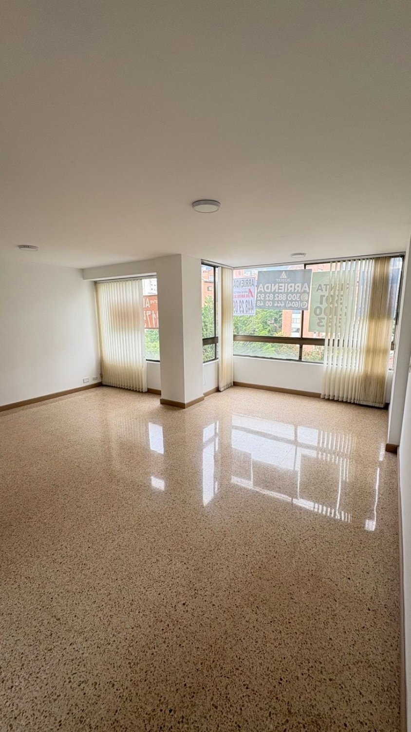 Moderno Apartamento en Poblado San Lucas - Image 2