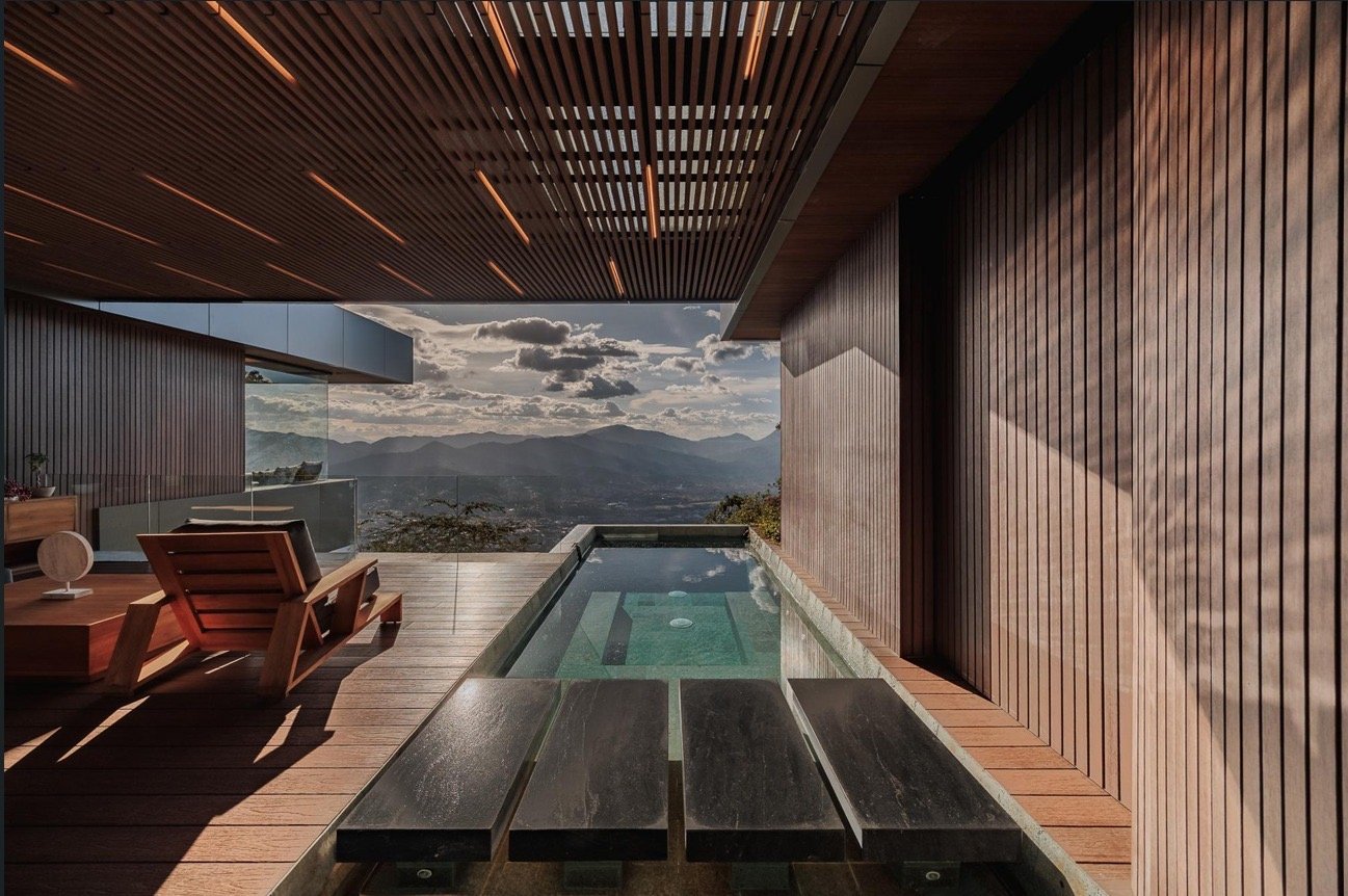 Exclusiva casa de lujo en Venta con la mejor Vista a la ciudad de Medellín  - 13