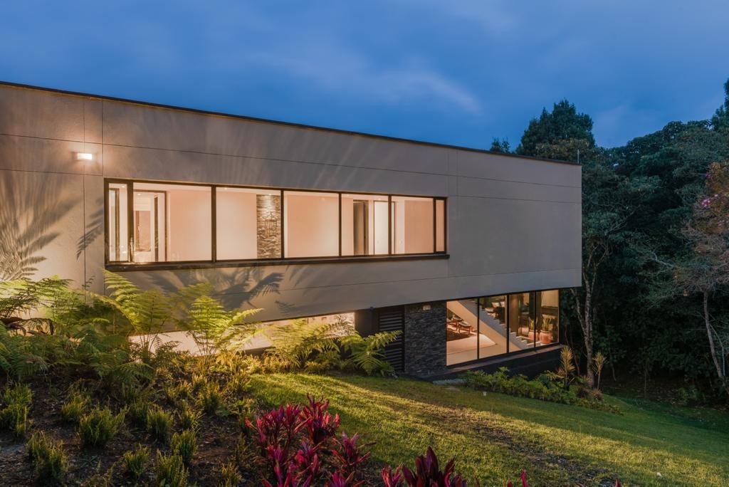 Exclusiva Casa en Renta y Venta en el Alto de las palmas . — 6