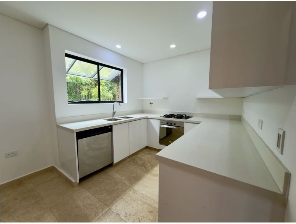 En venta Hermosa casa de un solo nivel en las palmas  — 5