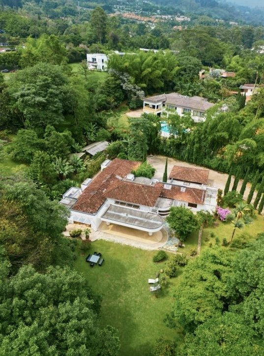 Exclusiva casa campestre en venta en el corazón del poblado  — 2
