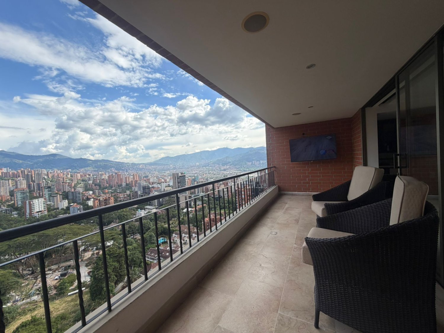 Luxury Furnished Apartment for Rent & Sale – Las Palmas, El Poblado - 16
