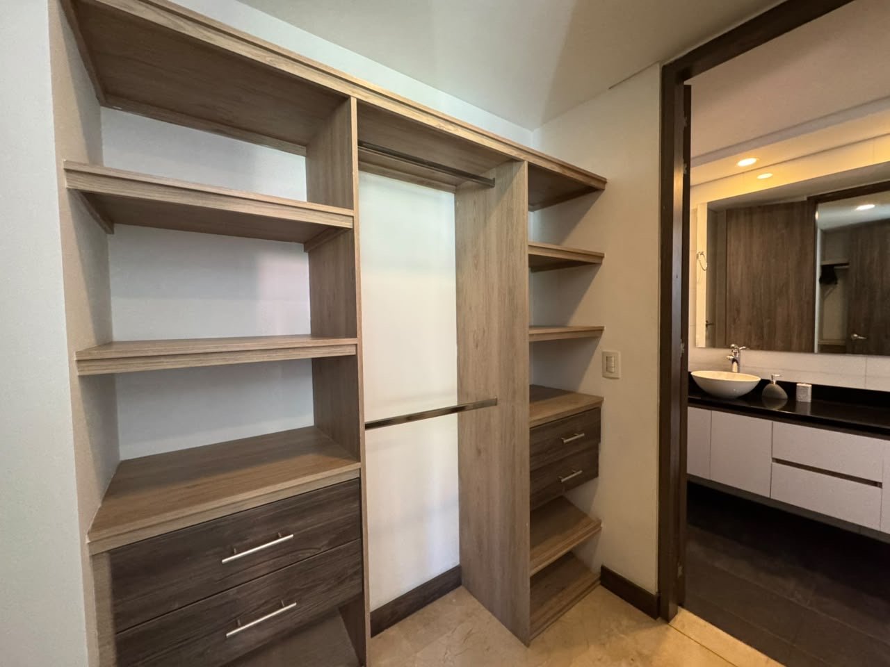 Apartamento completamente dotado en Renta en el sector de milla de oro  — 23