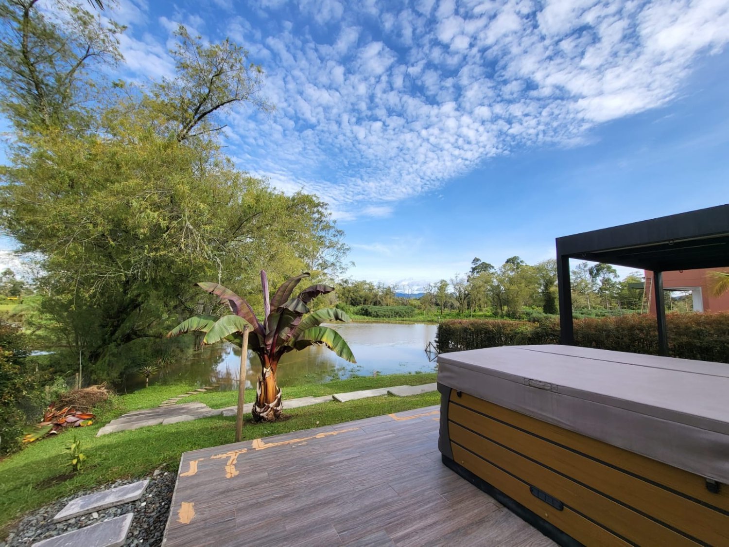 Exclusiva Casa con vista al lago en el sector del Oriente (Llano grande) - Image 5