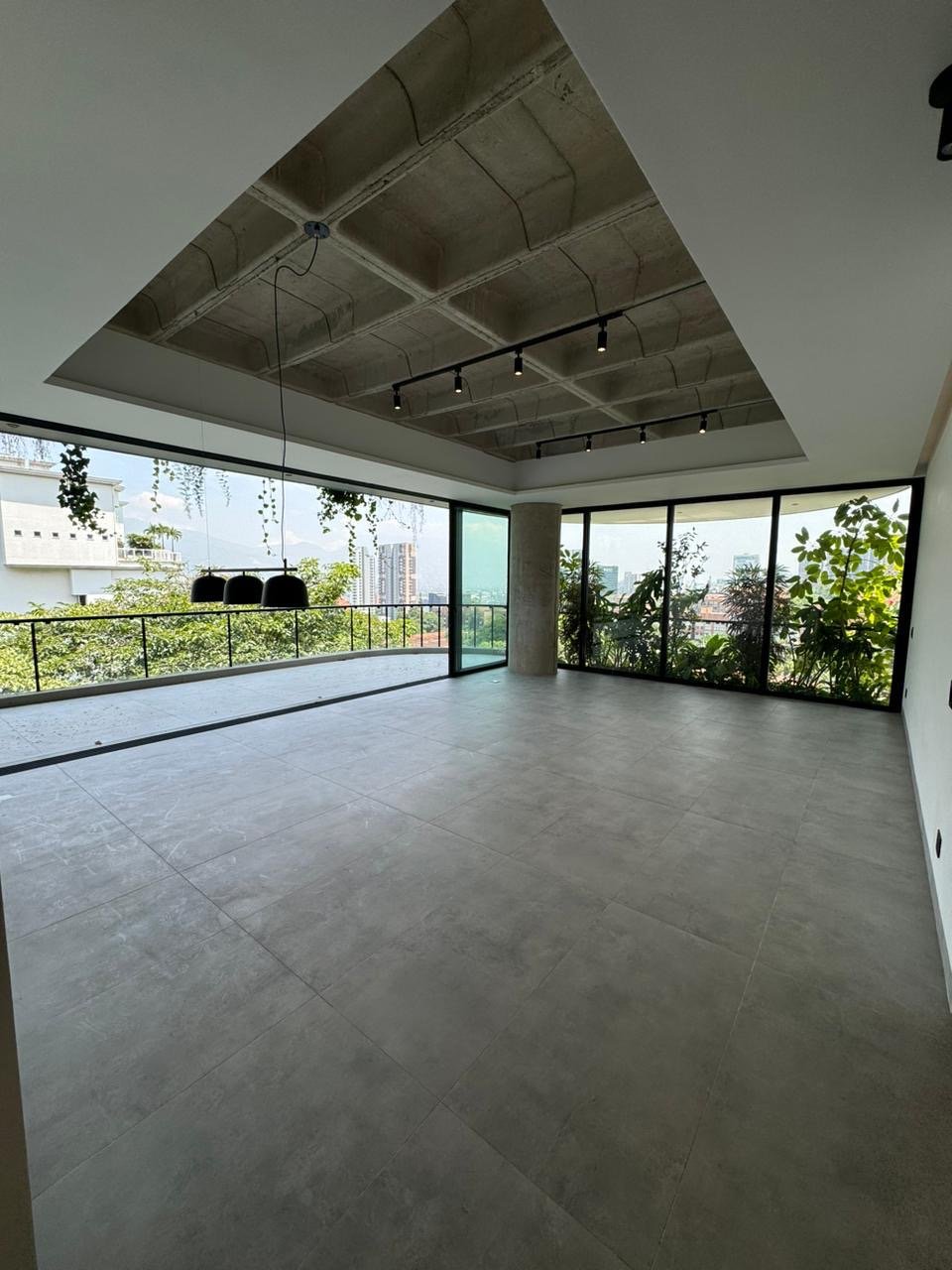 Apartamento Exclusivo en Poblado - Image 2