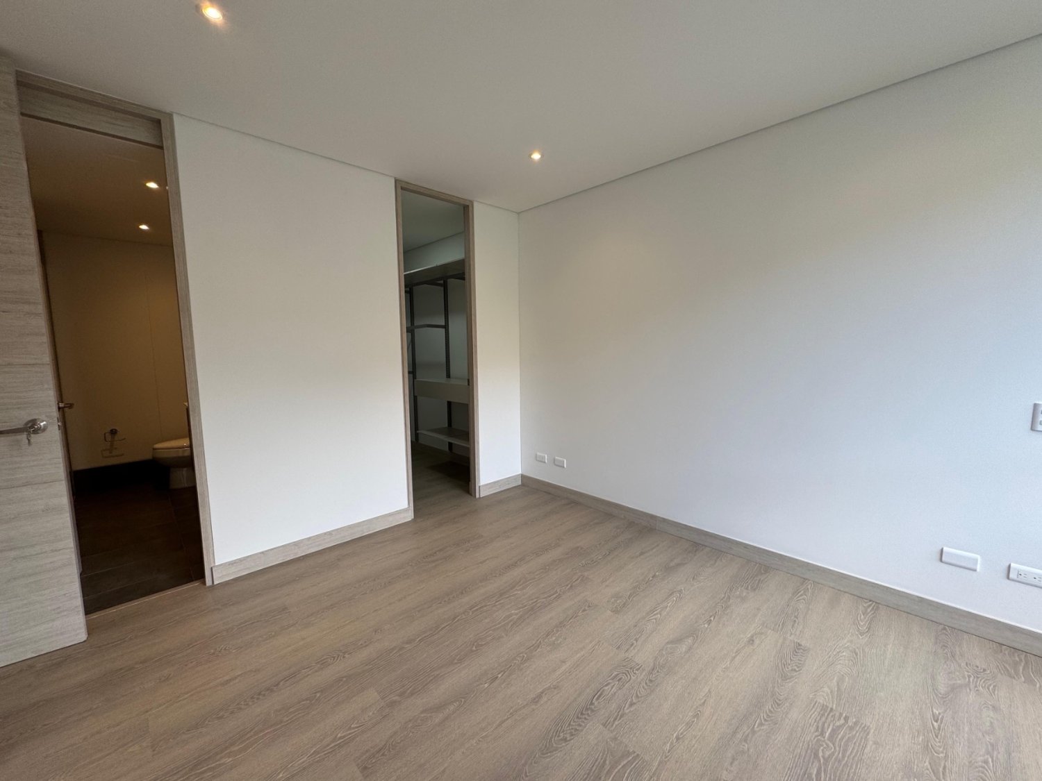 Aparta estudio en el Poblado Disponible en Renta 