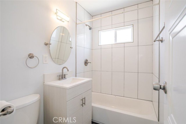 Charming 1 bed 1 bath Home in Burbank - Image 6