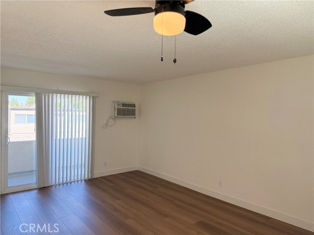 Beautiful Tarzana Apartment - Image 7