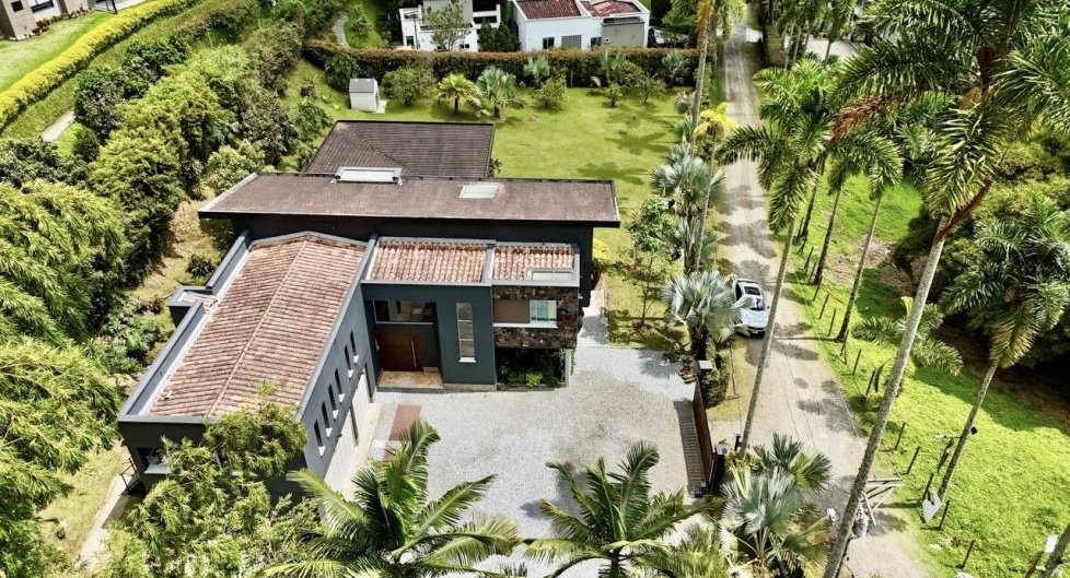 Gran casa Campestre con piscina Privada en Renta  — 16
