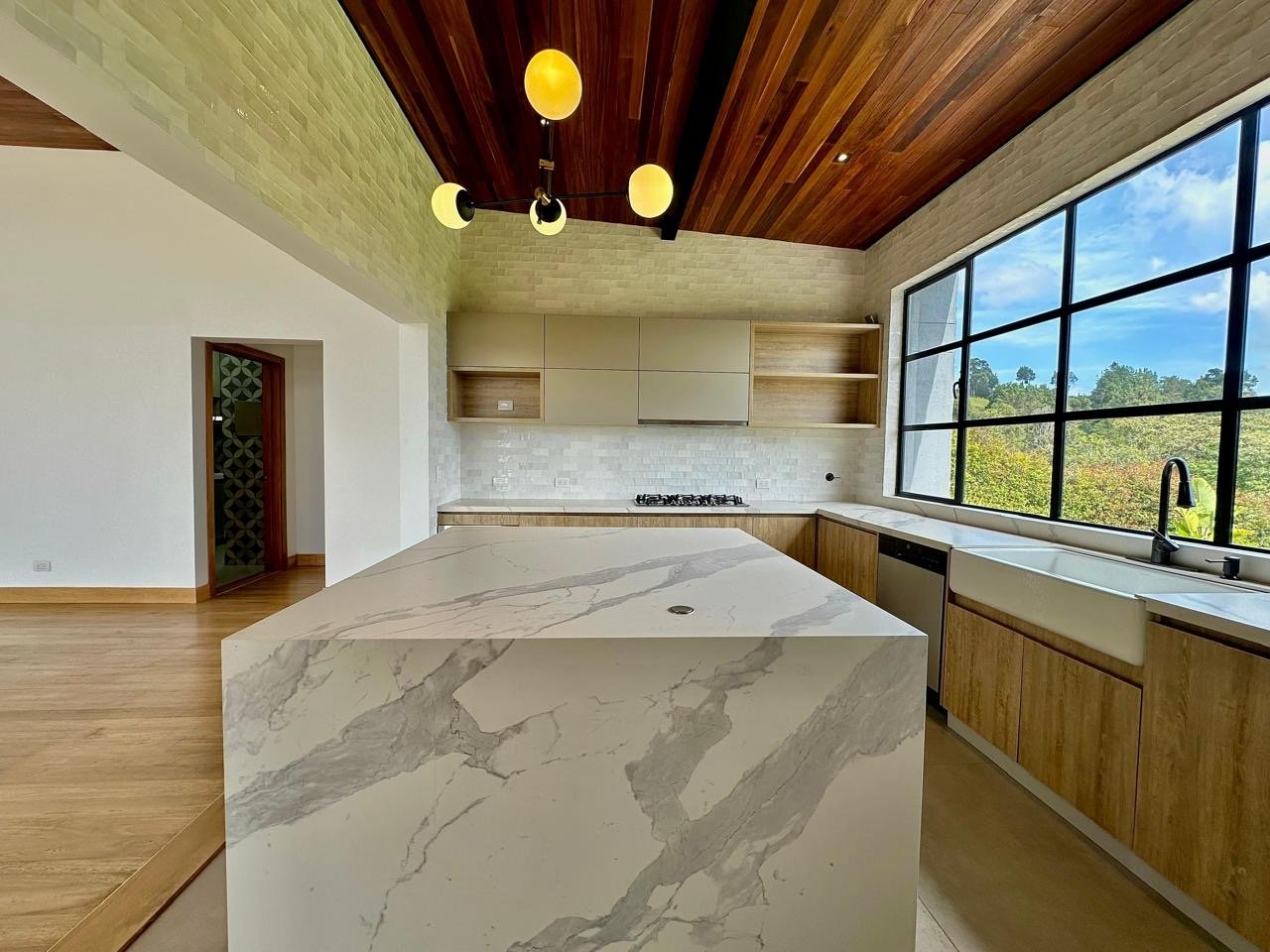 Hermosa Casa Campestre en Renta Poblado  - Image 7