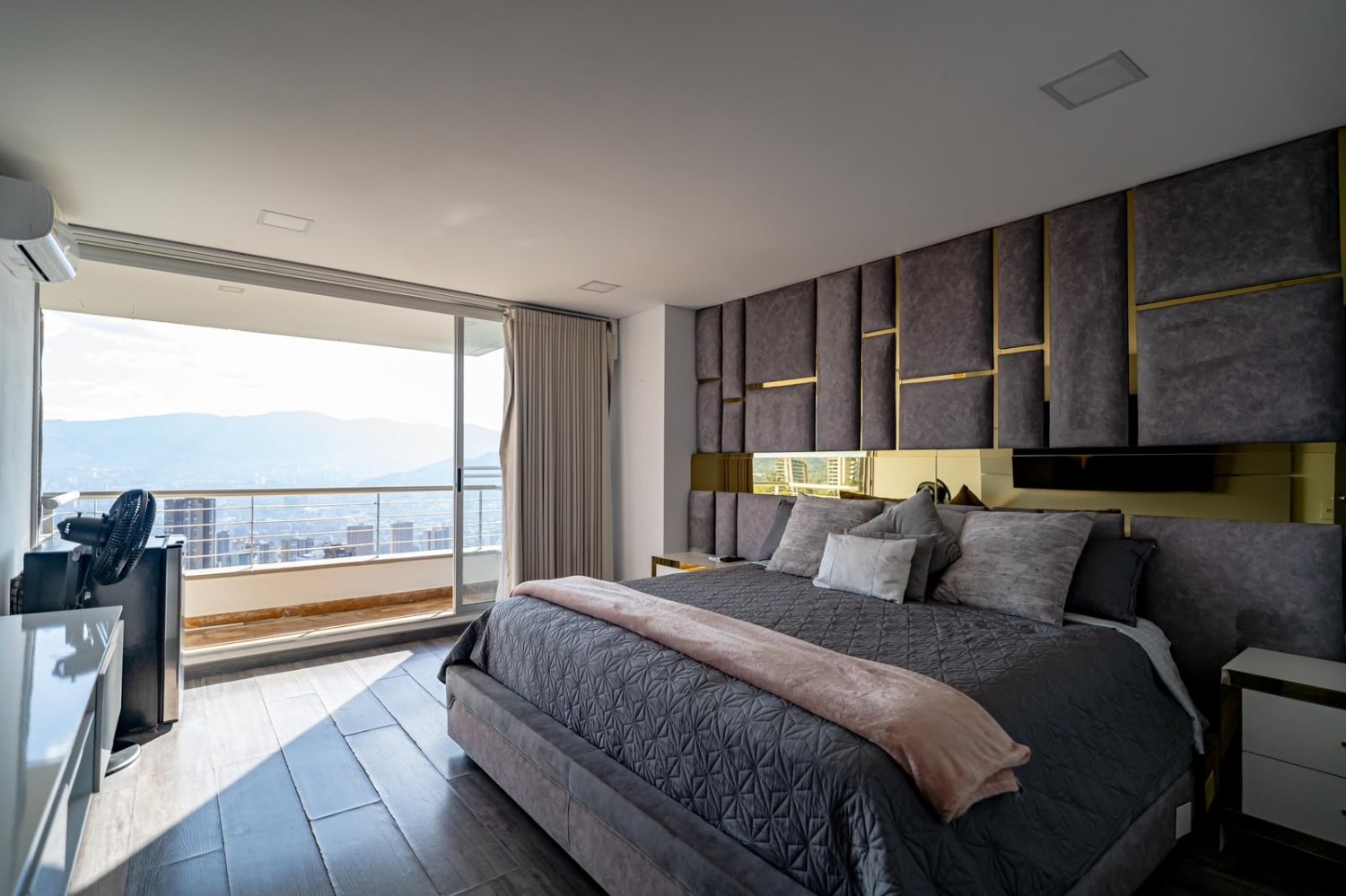 Amplio apartamento con Doble Altura Disponible en Renta amoblado  — 12