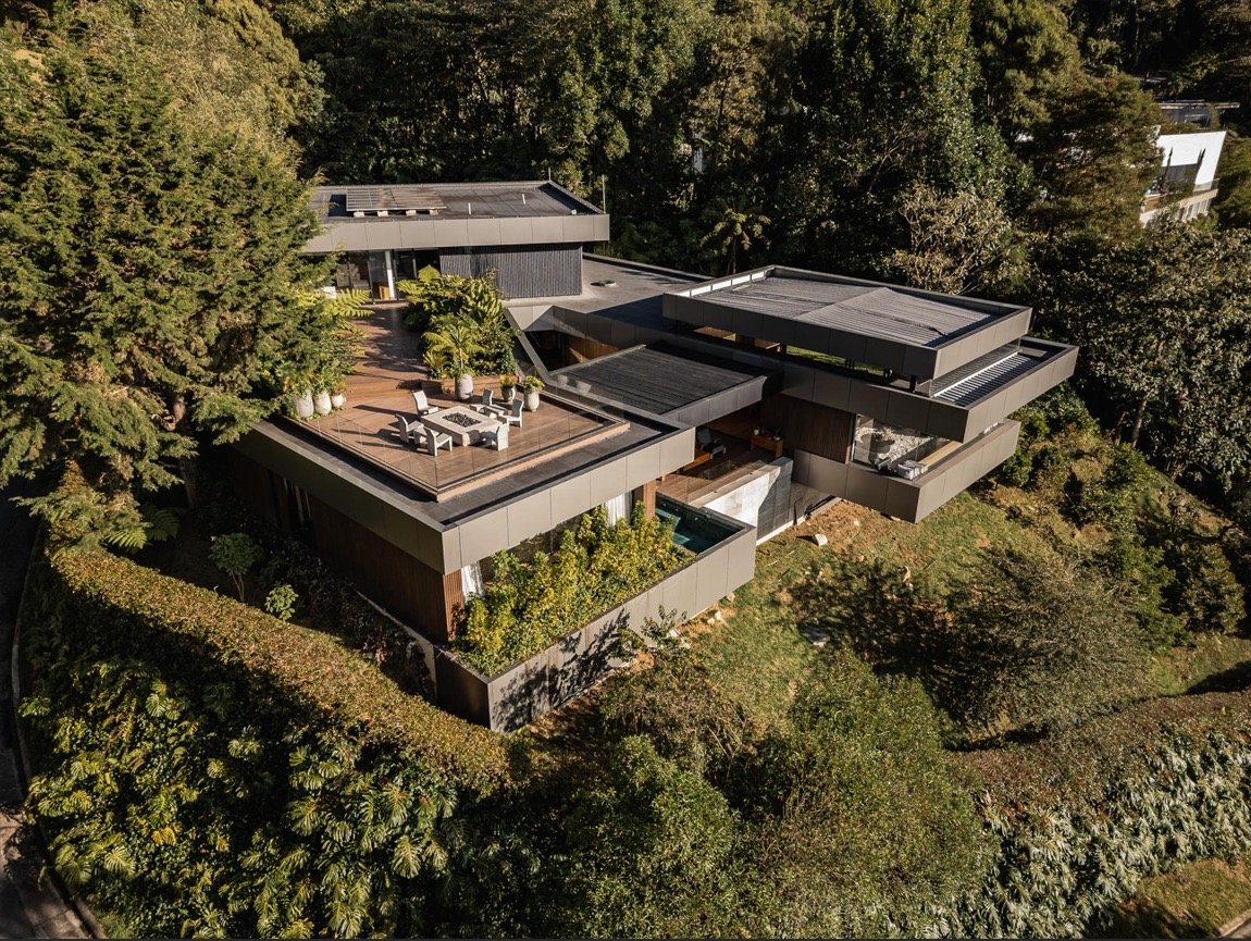 Exclusiva casa de lujo en Venta con la mejor Vista a la ciudad de Medellín 
