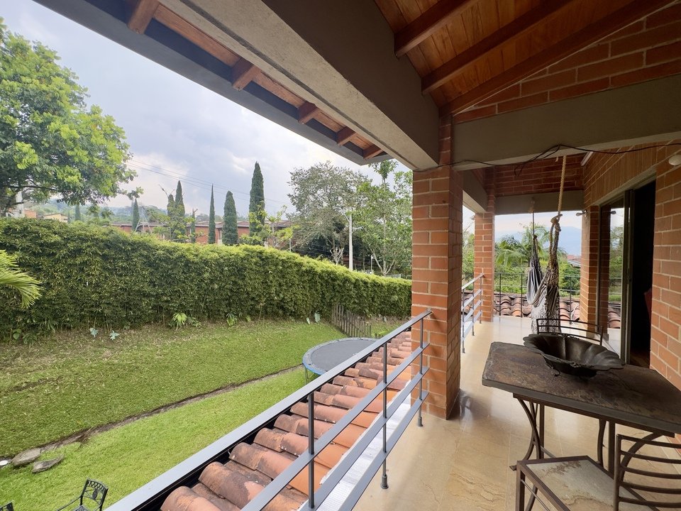 Gran casa En envigado en venta con amplia zona verde  — 15