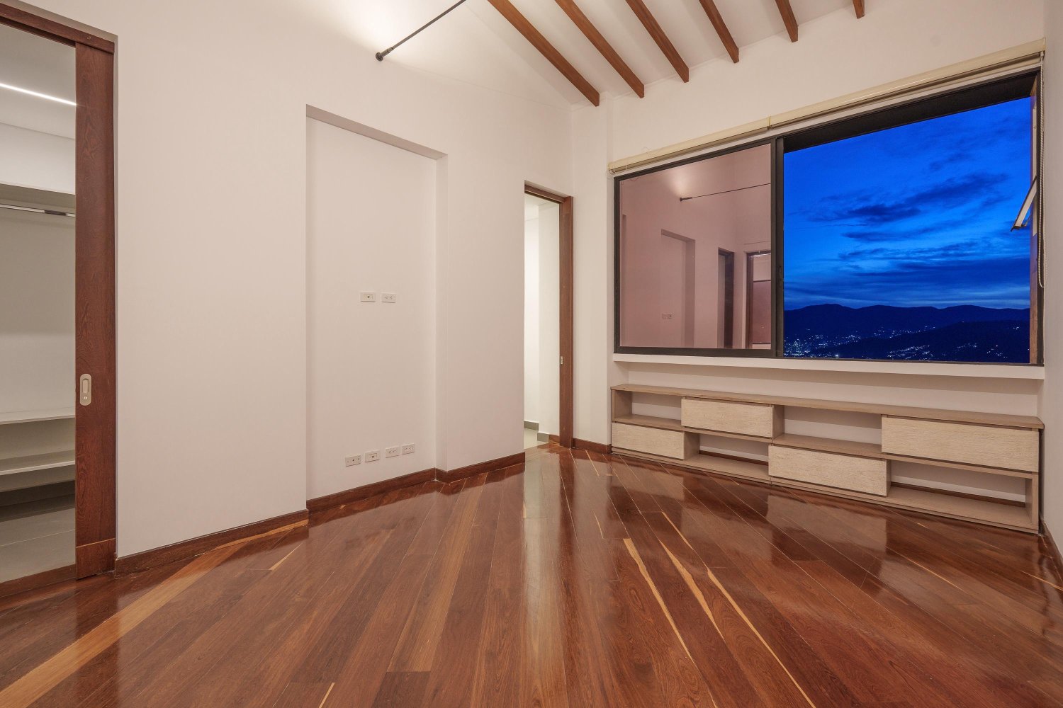 Exclusiva Casa De lujo en Renta y venta con la mejor Vista panorámica a Medellín  - 10