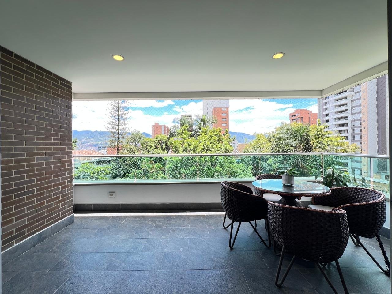 Apartamento en Renta amoblado a pasos del centro comercial el Tesoro - 7