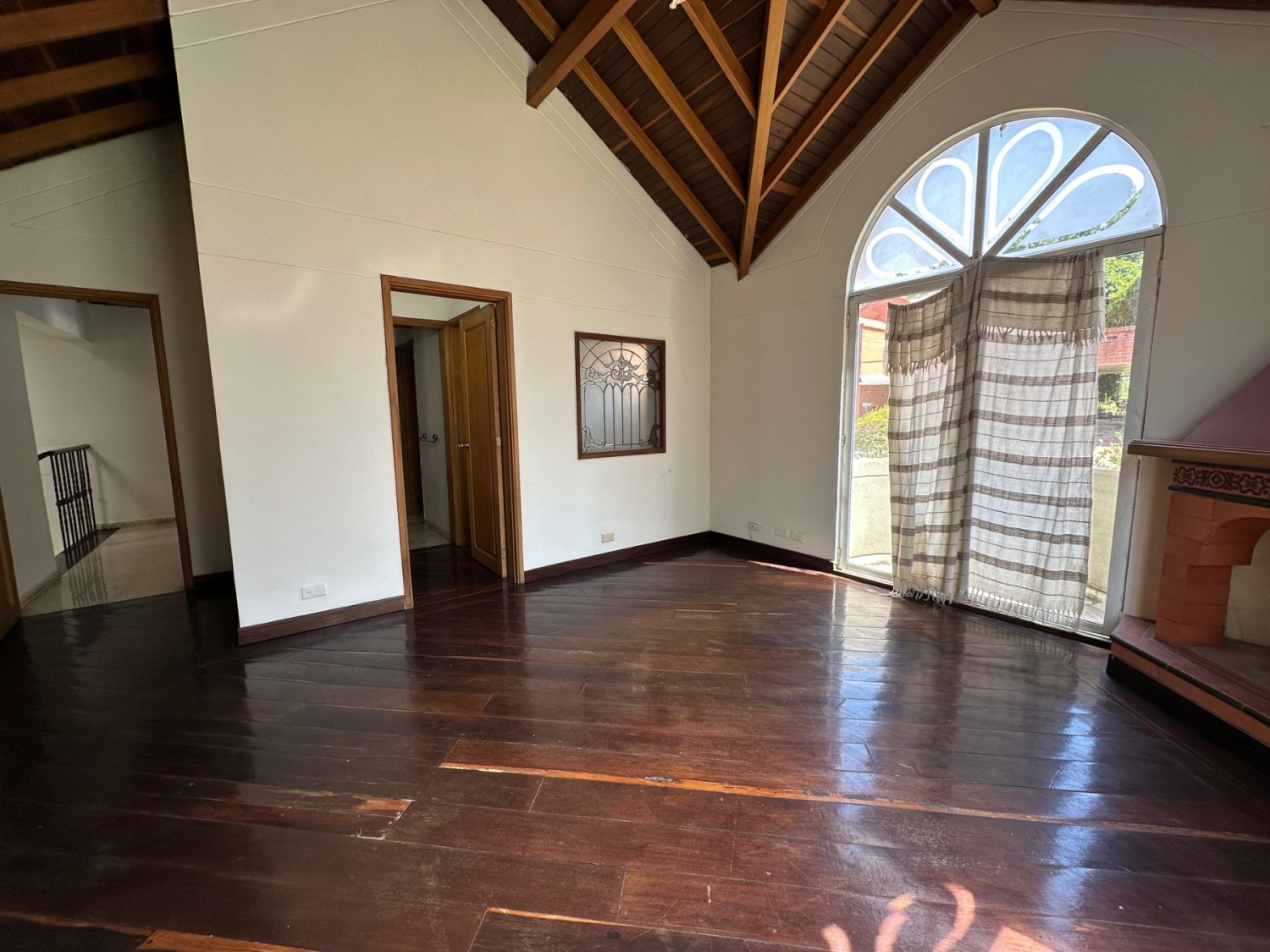 Se Renta casa Colonial en el Poblado con fácil Acceso a Palmas  - Image 13