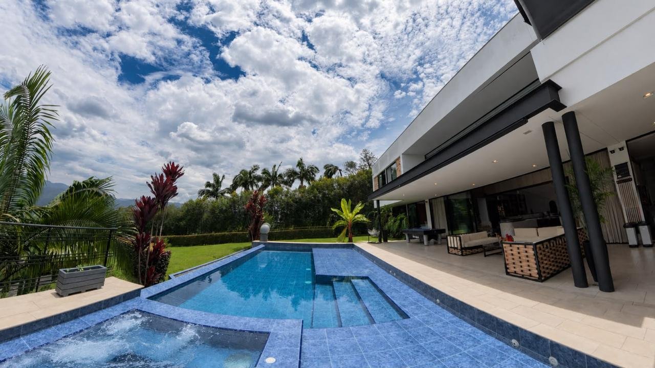 Luxury Villa for Short-Term Rental – Las Palmas, Medellín