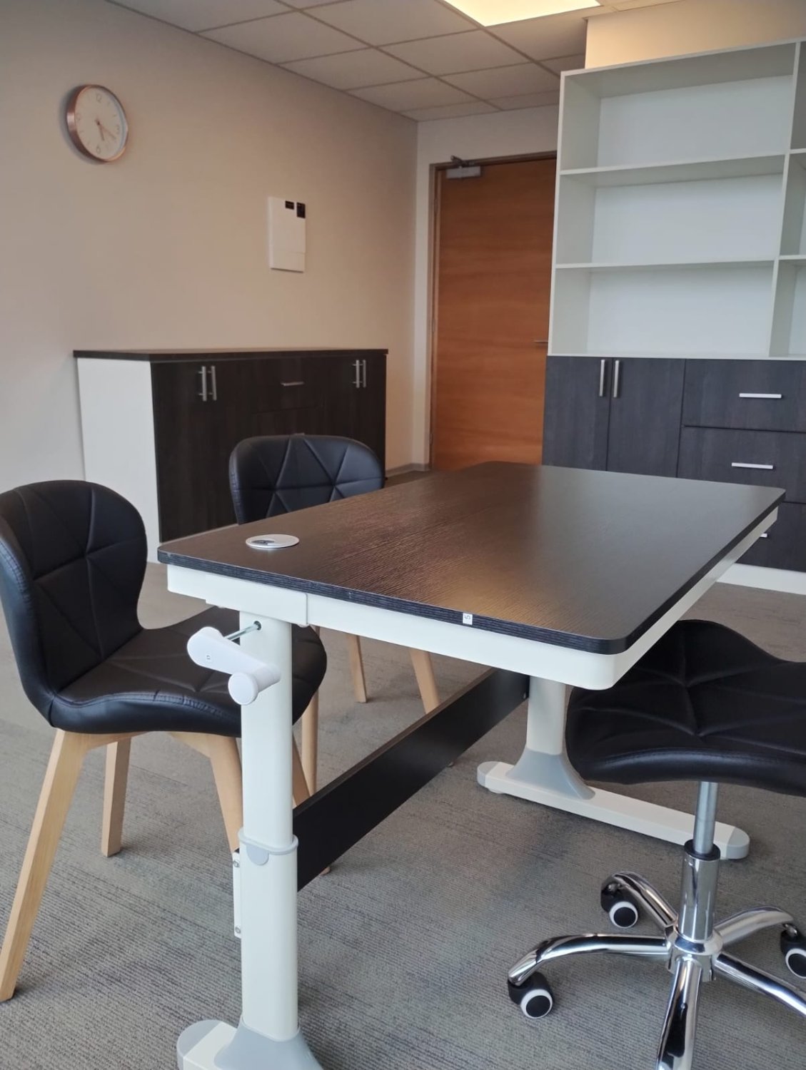 Oficina amoblada frente a Plaza de Armas - Edificio Los Héroes - Image 8