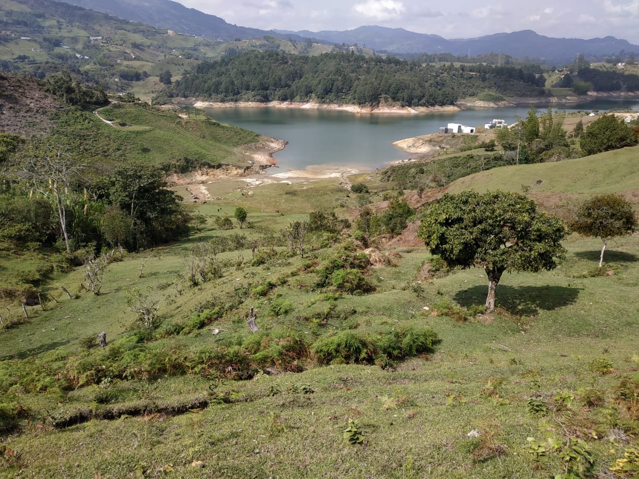 Exclusivo Lote para inversiones ideal para desarrollo inmobiliario con accesos a represa  — 6