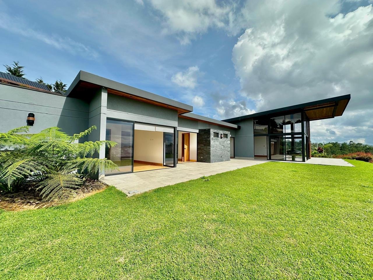 Hermosa Casa Campestre en Renta Poblado  - Image 15