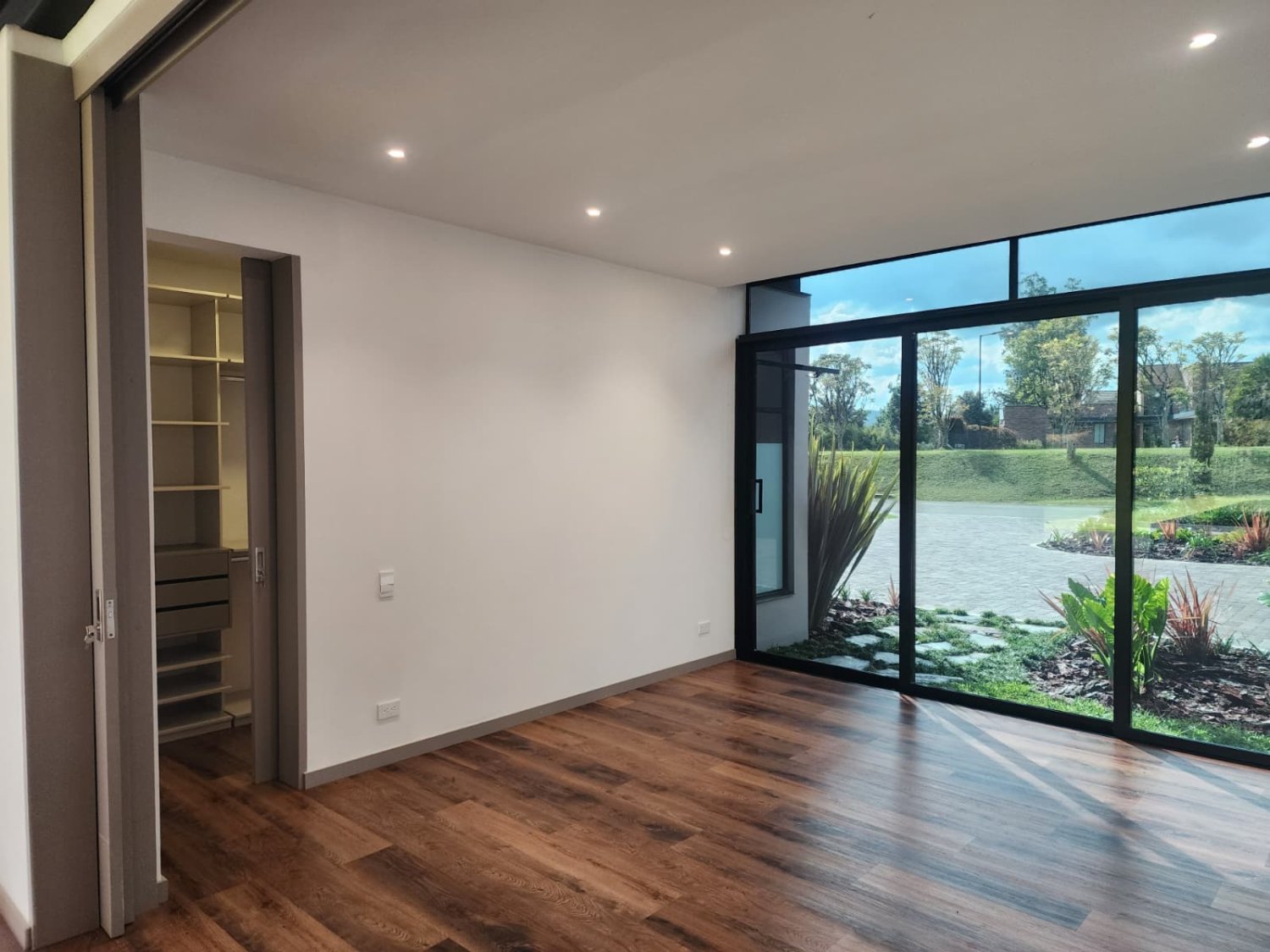 Se Renta o Vende Exclusiva casa en el sector de llano grande  - Image 11