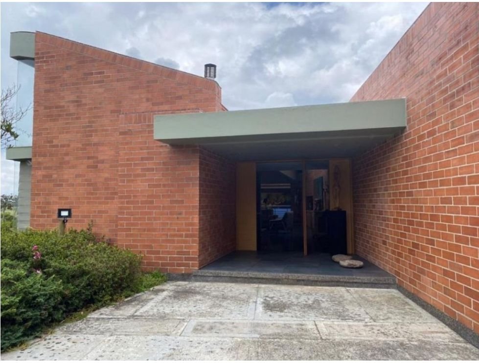 Gran Propiedad en Venta en el Alto de las palmas Disponible en Venta  — 11