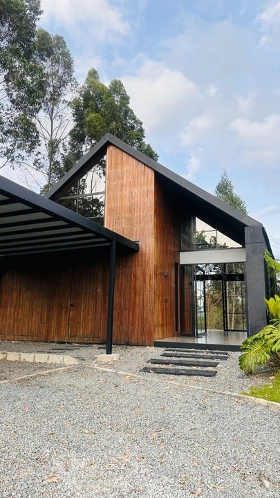 Hermosa casa recién construida Disponible en Venta en El retiro   — 2