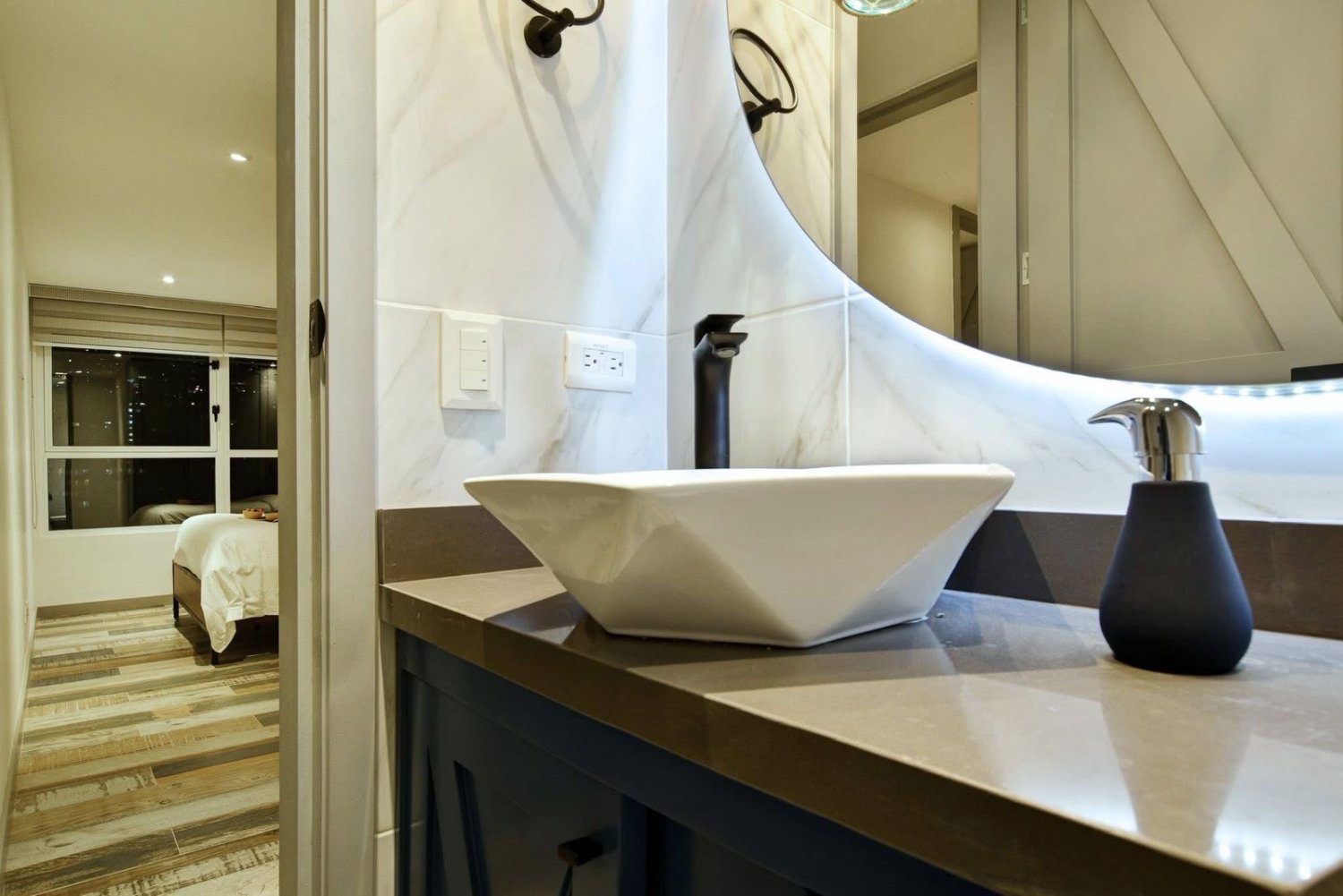 Elegancia Moderna en Provenza - Image 9