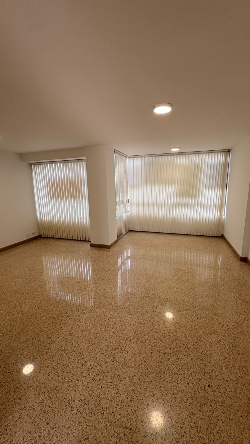 Se renta clásico apartamento en el poblado san lucas  - Image 7