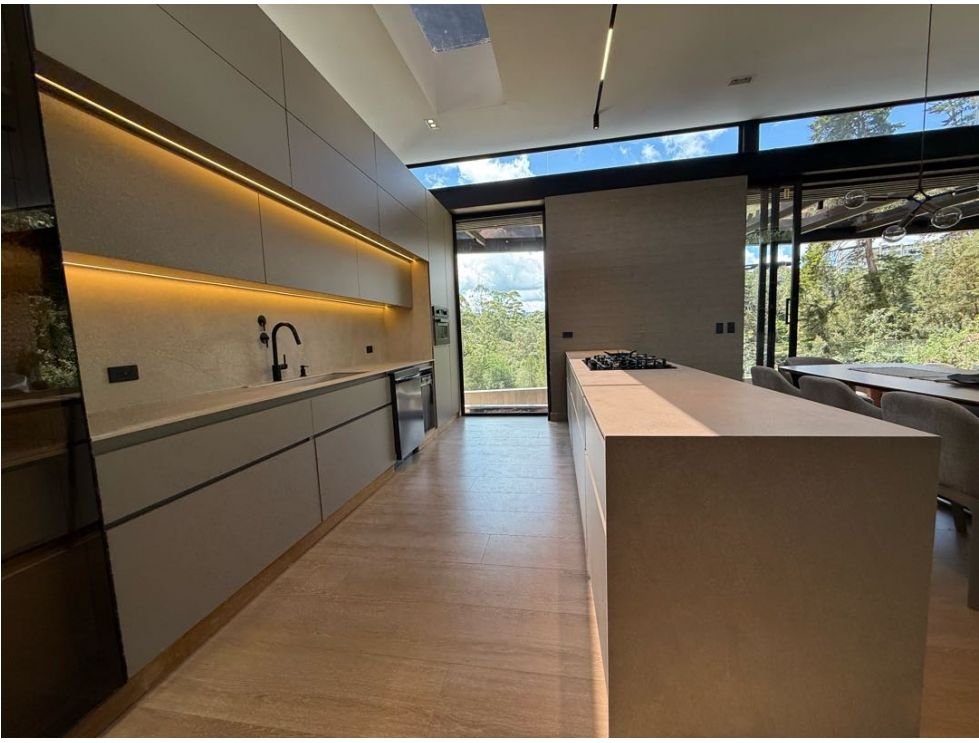 Moderna Casa Disponible en Venta en el alto de las palmas  — 4
