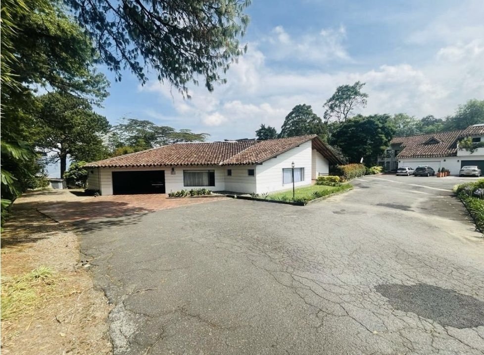 Gran casa campestre en Renta tradicional en envigado  — 2