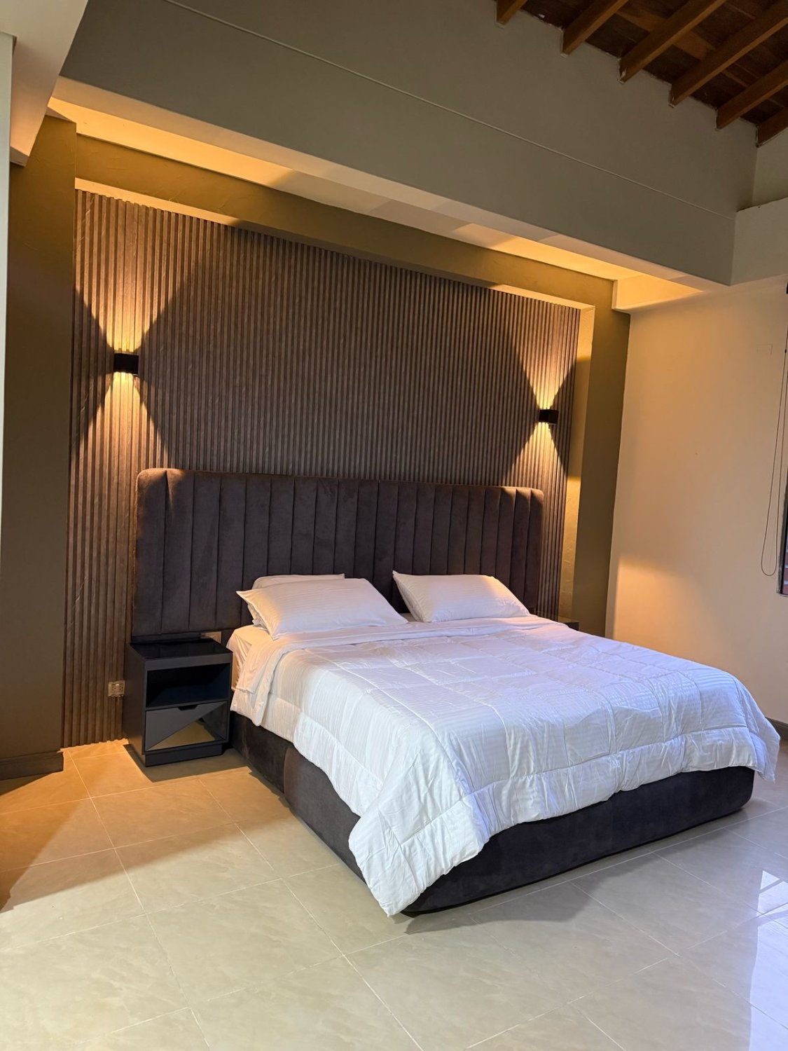 Exclusiva casa amoblada en Venta y Renta en Envigado (Independiente)  — 20