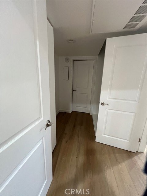 Modern condo in panorama city - Image 5