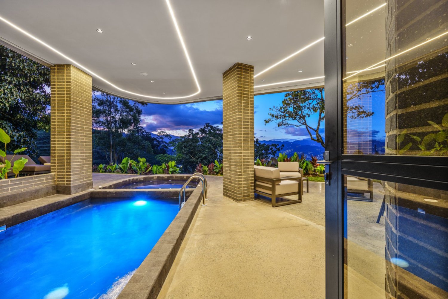Luxury Villa for Short-Term Rental – London House - Image 14