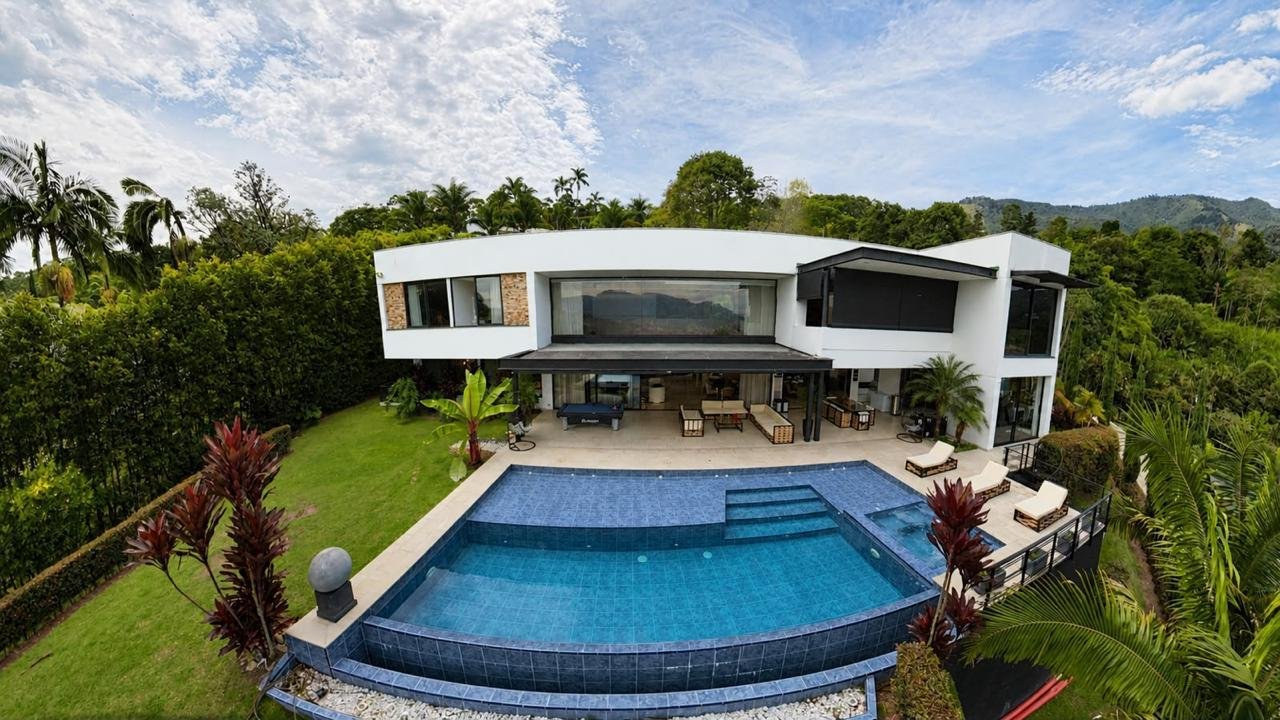 Luxury Villa for Short-Term Rental – Las Palmas, Medellín