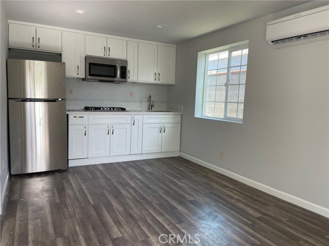 1bd 1bath Cottage House in Tarzana - Image 4