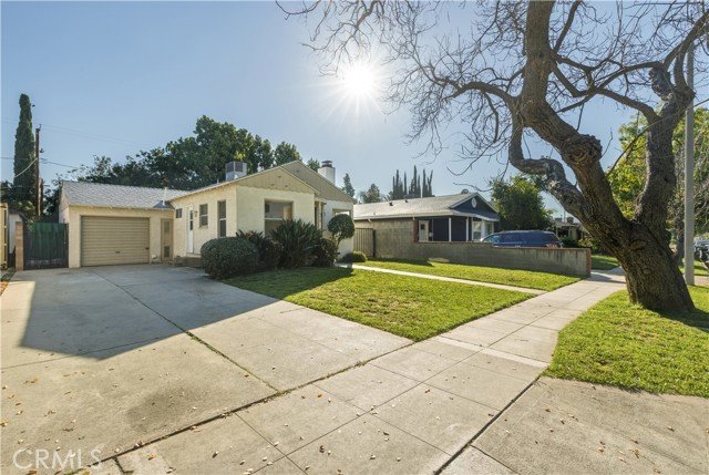 Roomy Single Family Home in Burbank!  - Image 1