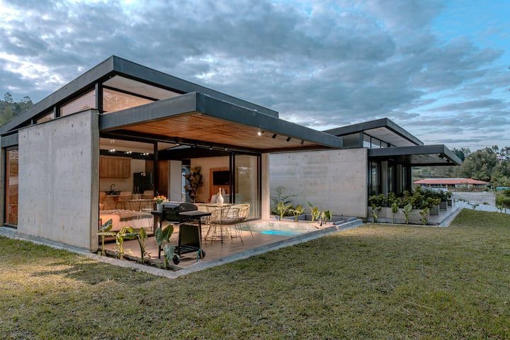 Moderna Cabaña disponible para Rentas Cortas en Rionegro  - Image 2