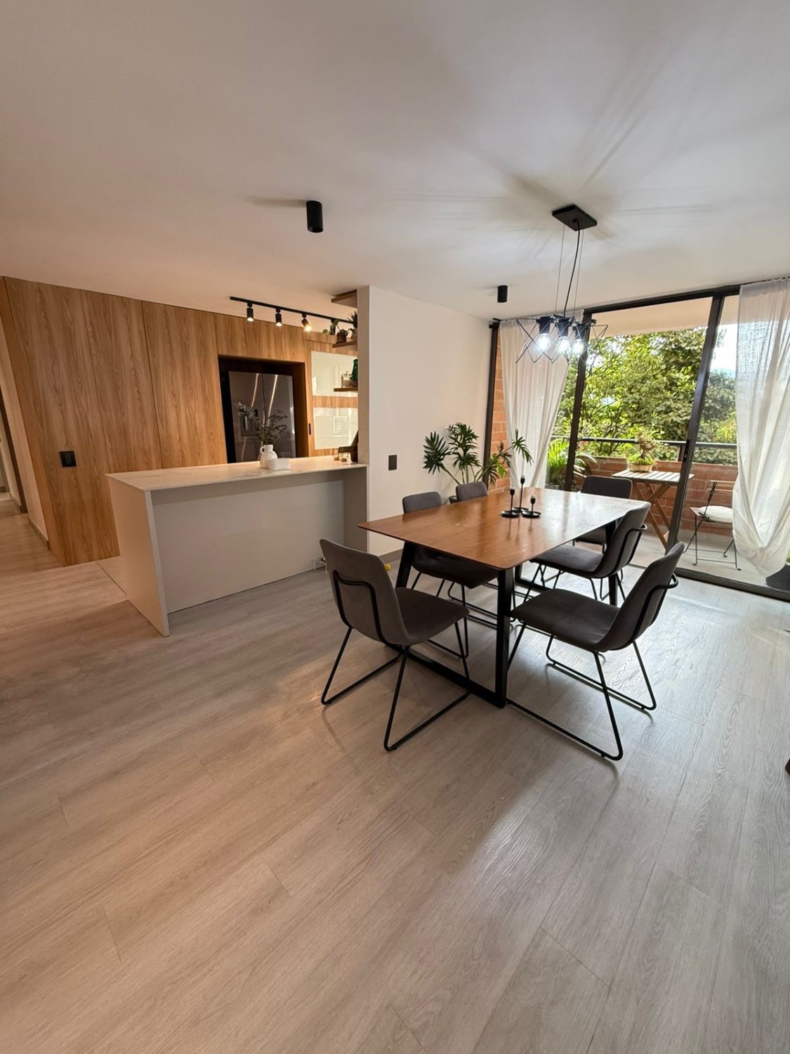 Moderno Apartamento Amoblado en Ubicación Central - Image 14