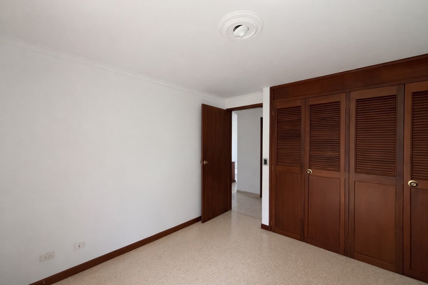 Apartamento disponible en renta y venta en el sector de la Concha (Poblado) - Image 8