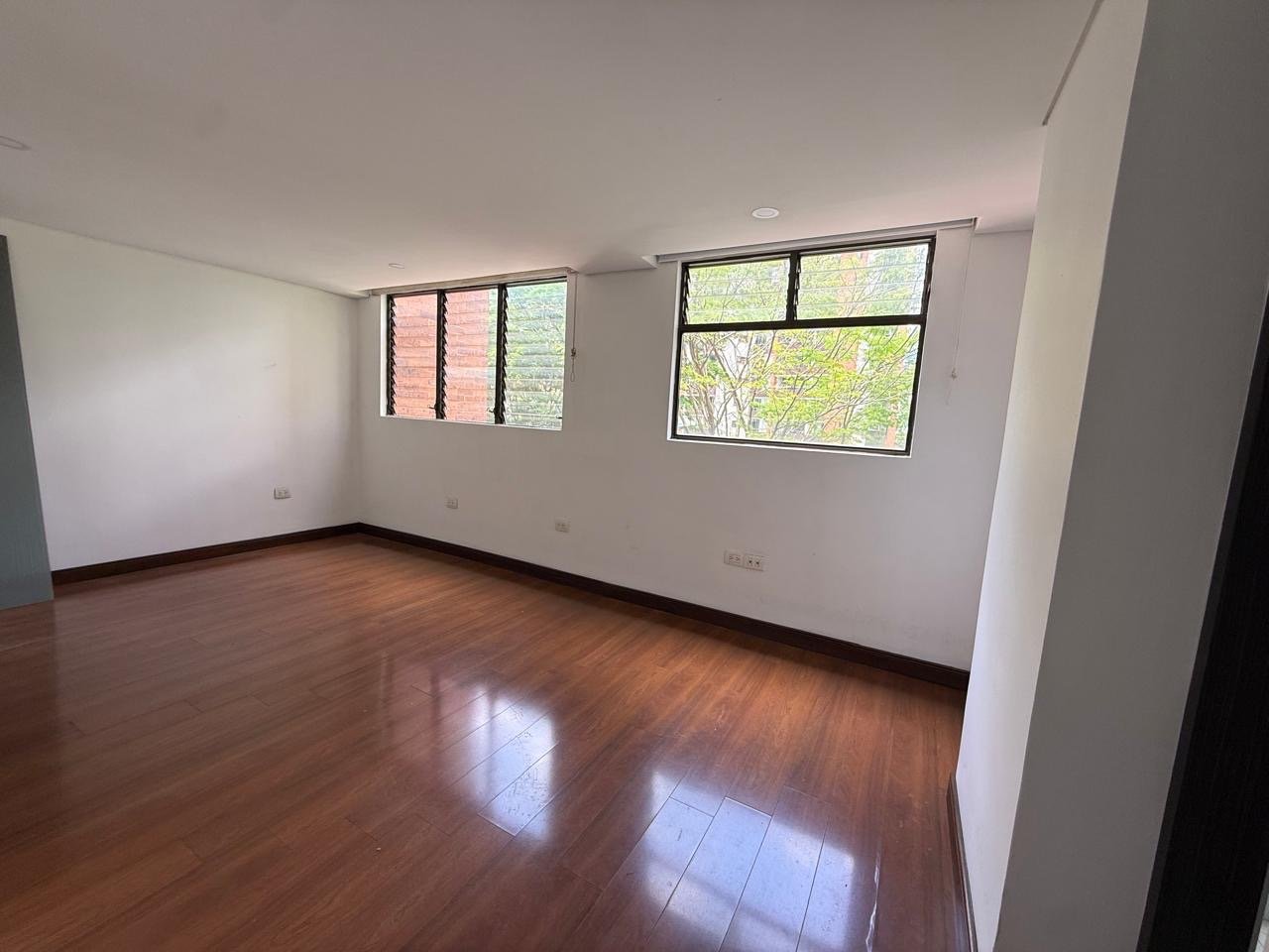 En renta y Venta amplio apartamento en Castropol  - Image 5