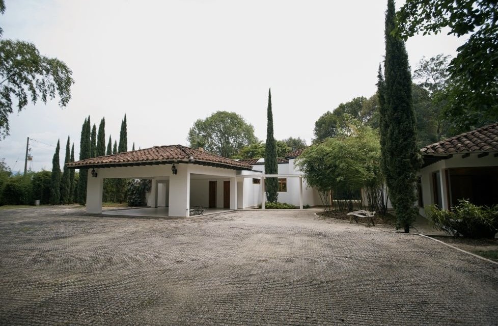 Exclusiva casa campestre en venta en el corazón del poblado  — 3