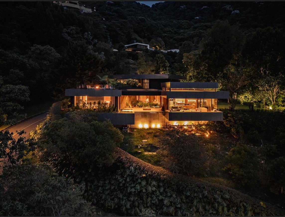 Exclusiva casa de lujo en Venta con la mejor Vista a la ciudad de Medellín 
