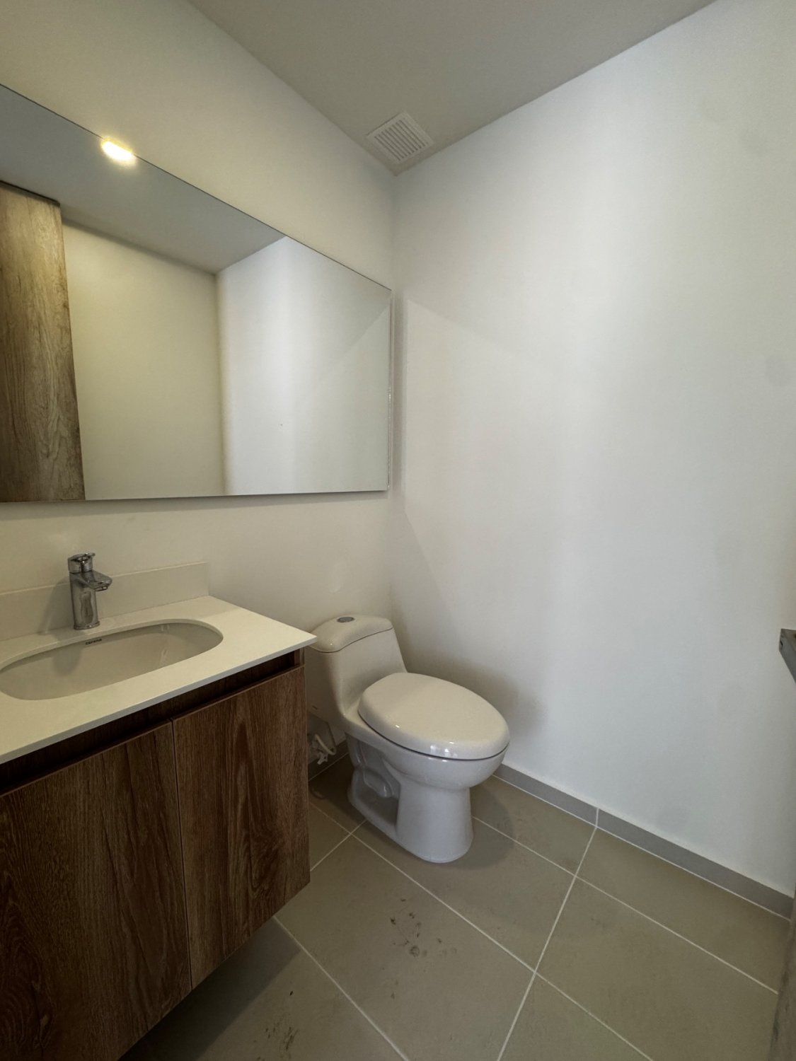 Moderno Apartamento en Renta y Venta en Ciudad Del Rio Poblado - Image 8