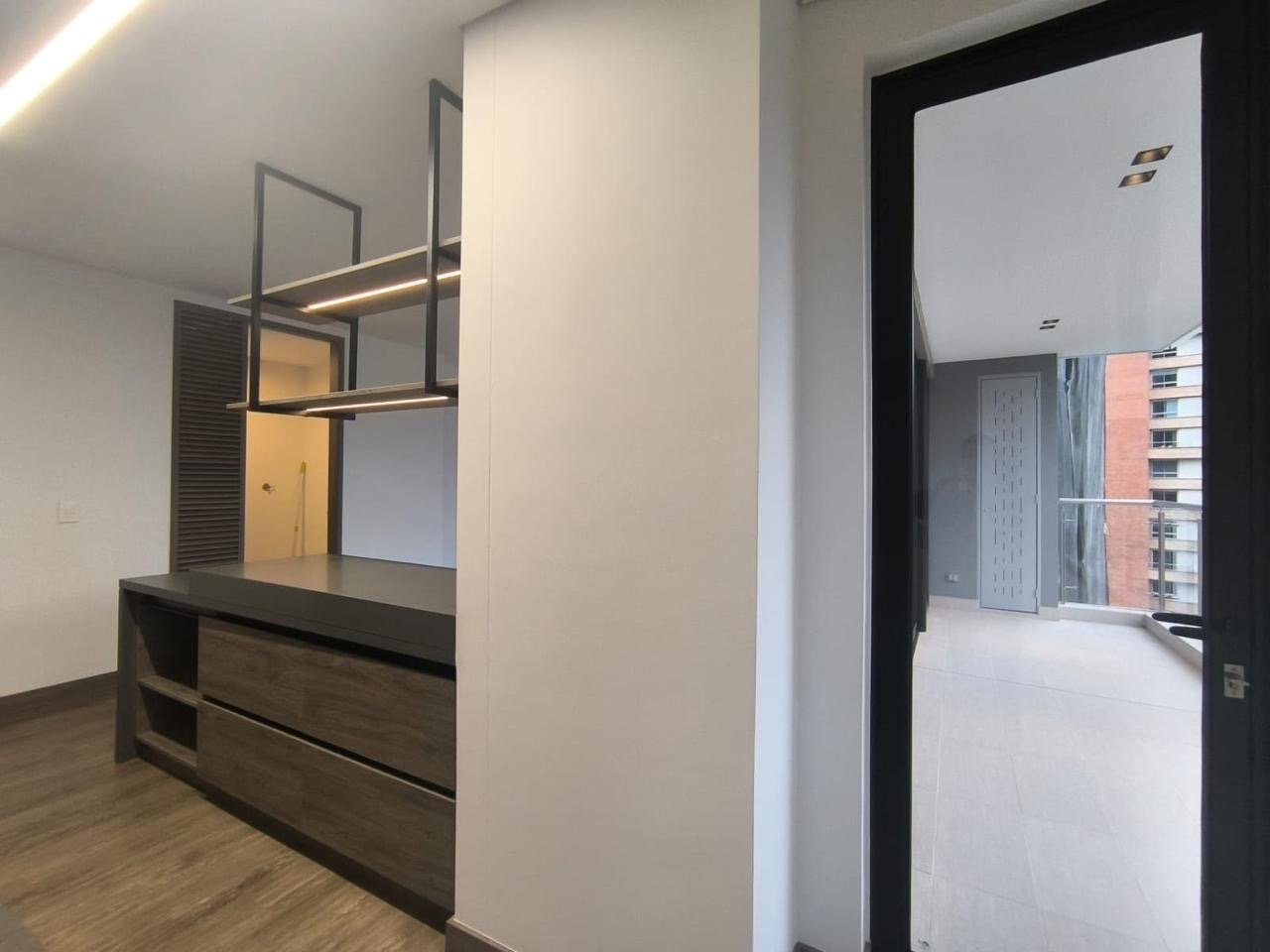 Moderno Apartamento En Poblado — 6
