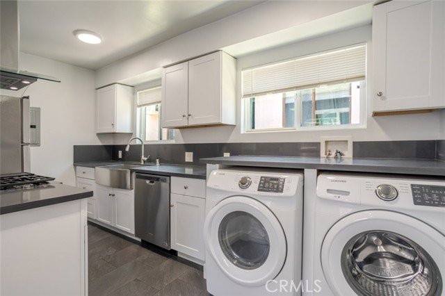 Charming 1 bed 1 bath Home in Burbank - Image 3