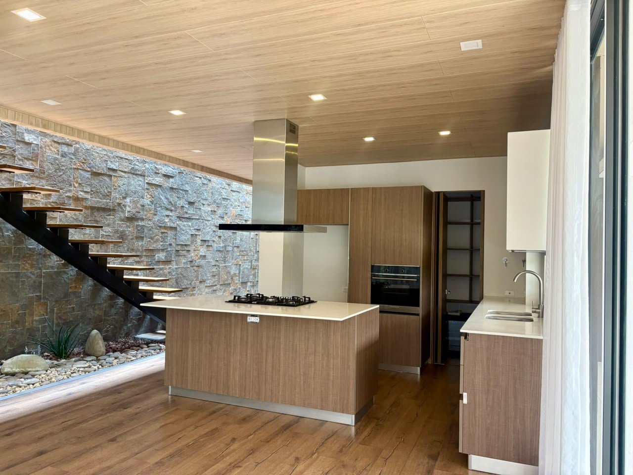 Exclusiva Casa en el alto de las palmas en Venta y renta  — 5