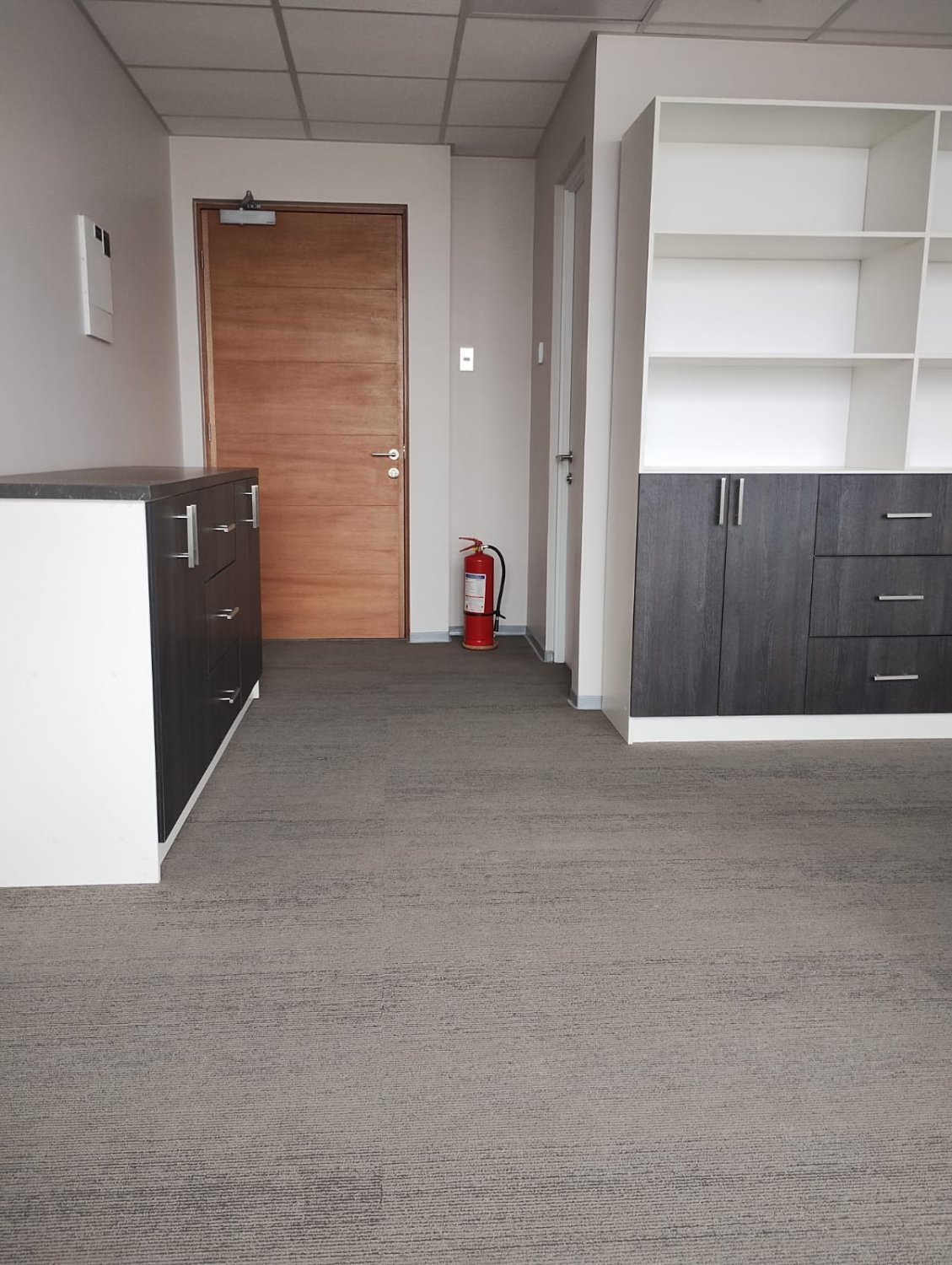 Oficina amoblada frente a Plaza de Armas - Edificio Los Héroes - Image 2